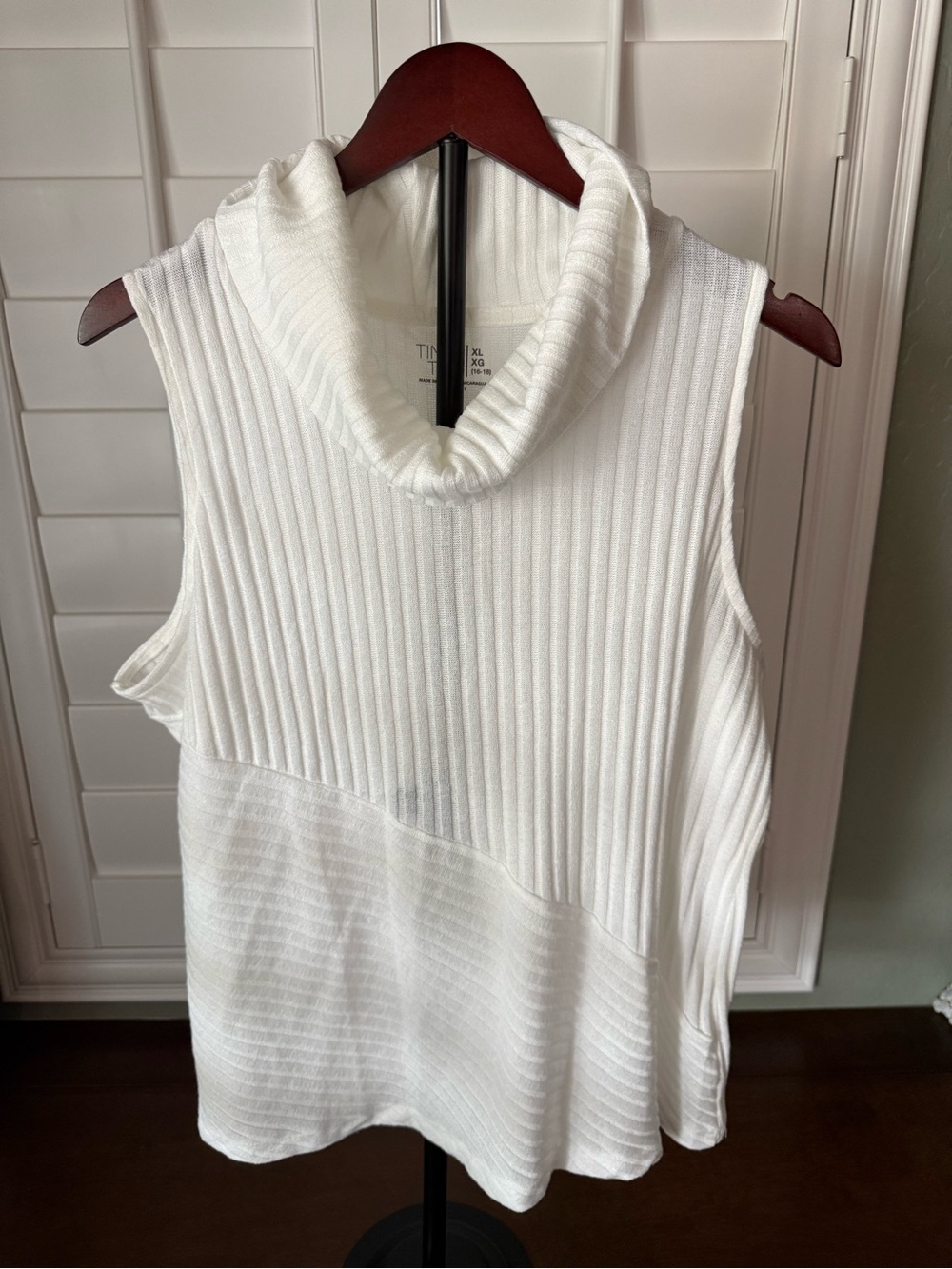Time and Tru XL White Ribbed Cowl Neck Sleeveless Top 16-18